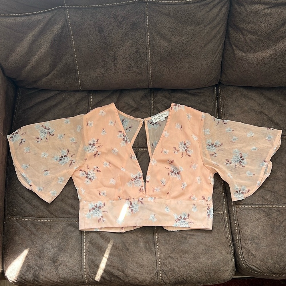 Flower pattern peachy/pink crop top from Showpo